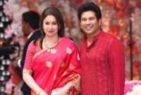 ২৫ তম বিবাহ বার্ষিকীতে স্ত্রী অঞ্জলিকে শচীনের সারপ্রাইজ