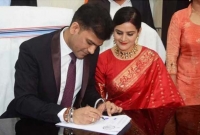 ভালোবাসার টানে প্রেম দিবসে অফিসেই 'কবুল' বললেন জেলাশাসক-এএসপি