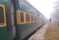 রেললাইনের ওপর ঘুমিয়ে থাকায় ট্রেনে কা'টা পড়ে ৩ জন নিহ'ত