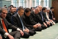 একসাথে জুম্মার নামাজ আদায় করলেন এরদোয়ান-ইমরান খান