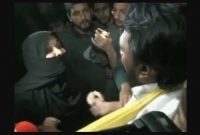 তৃতীয় বিয়ে করতে যাওয়ায় বিয়ে পাগল স্বামীকে বেধ'ড়ক পে'টালেন স্ত্রী