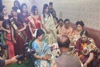 আবারো বিয়ের পিঁড়িতে ৬ ভাইবোন, বাসর সাজালেন নাতি-নাতনিরা আবারো বিয়ের পিঁড়িতে ৬ ভাইবোন, বাসর সাজালেন নাতি-নাতনিরা