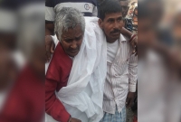 ১৭ বছর পর হা'রানো মাকে খুঁ'জে পেল ছেলে