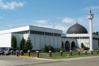 খ্রিস্টান, ইহুদি ও মুসলিমদের অর্থ সাহায্যে তৈরী হয় কানাডার অপরুপ সুন্দর এই মসজিদ