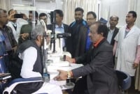 বিনামূল্যে হাজার হাজার মানুষের দৃষ্টি ফেরানো সেই চিকিৎসককে স্বাধীনতা পদক