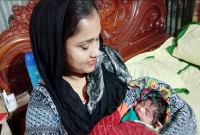 প্লাস্টিকের ঝুড়িতে পাওয়া গেল কন্যা শিশু, নাম দেওয়া হল ‘একুশে’