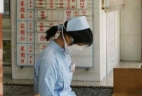 করোনা রোগীদের চিকিৎসা করছেন ৯ মাসের গর্ভবতী নার্স!