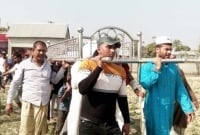 ওসি আশিকুর রহমানের কাঁধে যৌ'নকর্মীর লা'শ, নামলেন কবরেও