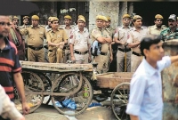 দিল্লি পুলিশ ১৩ হাজার ফোন পেয়ে ন'ড়েনি, এখন লা'শও আট'কে রাখছে