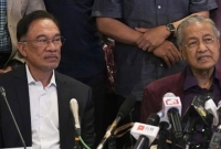 সেই আনোয়ারের সমর্থনে আবারো প্রধানমন্ত্রী পদে ফিরছেন মাহাথির