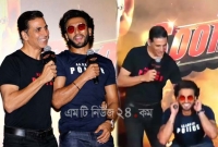 রণবীর সিংকে সবার সামনে কান ধরে ওঠবোস করালেন অক্ষয় কুমার