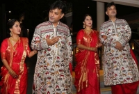 লাল শাড়িতে সৃজিতের 'সোহাগ আদরে' ভাসলেন মিথিলা