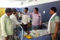 হিন্দু বিধবা নারীর চিকিত্‍সার খরচ জোগালেন মুসলমান যুবকরা