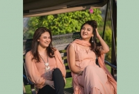 কে এই নারী, যে একদম জয়ার মতোই দেখতে!