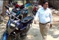 নারী থেকে পুরুষ হওয়া সেলিমকে দেখতে এলাকাবাসীর ভিড়