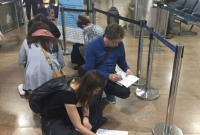 প্লেন থেকে টে'নে-হিঁ'চড়ে না'মানো হল ১৯ ব্রিটিশ পর্যটককে