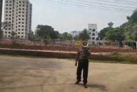  করোনা ভাইরাস: আজিমপুর কলোনীর বাইরে বের না হতে মাইকিং