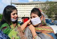 পাকিস্তানে একদিনেই করোনায় আক্রা'ন্ত শতাধিক, দুই জনের মৃত্যু