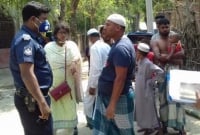 বাইরে ঘুরছেন কেন? প্রশ্ন করতেই উল্টো মহিলা ম্যাজিস্ট্রেটকে মা'রতে গেলেন প্রবাসী যুবক