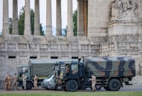 ইতালিতে ট্রাকে ভরে ভরে লা'শ নিয়ে যাচ্ছে দেশটির সেনাবাহিনী!