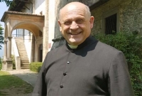 করোনায় নিজের জীবন দিয়ে অপরিচিত তরুণ মুসলিম রোগীকে বাঁচালেন বৃদ্ধ খ্রিস্টান যাজক