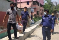 ইতালি প্রবাসীর ফোন পেয়ে বাজার করে বাসায় দিয়ে এলো পুলিশ