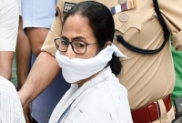 পথচারীদের মা'রধ'র করায় প্রকা'শ্যে পুলিশকে ধম'কালেন মমতা