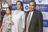 রোগীদের জন্য হাসপাতাল, গাড়ির তেল ফ্রি, গরিবদের খাদ্য দেবে রিলায়েন্স