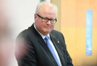 করোনা নিয়ে চ'রম অব'সাদে রেল লাইনে গিয়ে জার্মান মন্ত্রীর আত্মহ'ত্যা