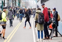 করোনার মধ্যেই আমেরিকান উৎসুক জনতার কা'ণ্ড