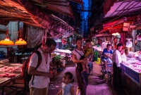 শিক্ষা হয়নি চীনের, করোনার প্রকো'প কমতেই ফের কুকুর-বাদুড় খাওয়া শুরু!