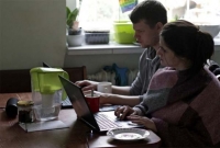 'বাড়িতে আছেন বলেই স্বামীকে বিরক্ত করবেন না, সেজেগুজে থাকবেন!' সরকারি নির্দেশিকা