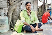 ভাড়াটিয়াকে বাড়ি থেকে তাড়িয়ে দিলেন মালিক, ঠাঁই হলো গাছতলায়