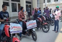 চাঁদপুরের ডিসির ব্যতিক্রমী উদ্যোগ, ফোন করলেই ঘরে পৌঁছে যায় ত্রাণসামগ্রী