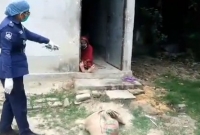 চাচি বাসায় আছেন, আমি পুলিশের এসপি, খাবার নিয়ে এসেছি