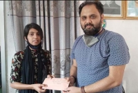 করোনায় অসহায় মানুষের কল্যাণে লেখাপড়ার খরচ দান করলেন বিশ্ববিদ্যালয় শিক্ষার্থী করোনায় অসহায় মানুষের কল্যাণে লেখাপড়ার খরচ দান করলেন বিশ্ববিদ্যালয় শিক্ষার্থী