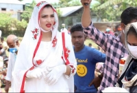 অনন্ত জলিল ১৮০০ পরিবার ও ৫০০ পরিবারের দায়িত্ব নিলেন নায়িকা বর্ষা