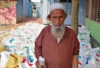 প্রধানমন্ত্রী ভি'ডিও কনফারেন্স দেখে ভাতার টাকায় ত্রাণ দিচ্ছেন মুক্তিযোদ্ধা প্রধানমন্ত্রী ভি'ডিও কনফারেন্স দেখে ভাতার টাকায় ত্রাণ দিচ্ছেন মুক্তিযোদ্ধা