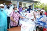 ১ হাজার কর্মহীন পরিবারকে খাদ্য সামগ্রী দিলেন এমপি গোপাল