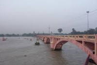  ঘটল হৃদয়বিদারক ঘটনা, লকডাউনে ঘরে খাবার না থাকায় গঙ্গায় ৫ সন্তানকে ফে'লে দিলেন মা!