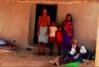 'তিনদিন কিছু খায়নি, এবার তো মনে হয় বাড়িতেই ম'রে পড়ে থাকব'