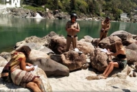 লকডাউন ভাঙায় বিদেশি পর্যটকদের যে অভিনব শা'স্তি দিল ভারতীয় পুলিশ