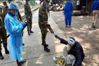 ৭০ বছরের এক বৃদ্ধের সব আতাফল কিনে নিলেন ম্যাজিস্ট্রেট