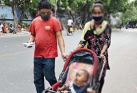 দেড় ঘণ্টা হেঁটে এসেও শিশুর চিকিৎসা পেলেন না বাবা-মা