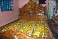 এবার বক্স খাটের নিচে মিলল ন্যায্যমূল্যের ‘টিসিবির তেলের বোতল’