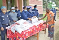 নিজেদের রেশন অসহায় মানুষদের দিয়ে দৃষ্টান্ত স্থাপন করলো পুলিশ : এমপি গোপাল