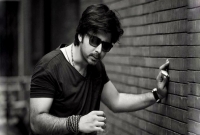 ঘরে বসে আজ আফরান নিশো দিয়েছেন এক দারুণ খবর