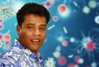 ঘরে খাবার নেই, পরিবার নিয়ে না খেয়ে রয়েছেন শিল্পী আকবর