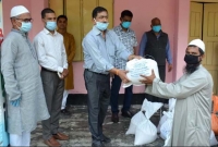 দিনরাত এক করে বিশ্রাম না নিয়েই অসহায় ও দুস্থদের পাশে এমপি গোপাল 