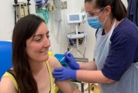 করোনার ভ্যাকসিন নেওয়া সেই নারীর ব্যাপারে অবশেষে পাওয়া গেল সুখবর